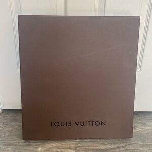 **Authentic Louis Vuitton X-tra large box 📦